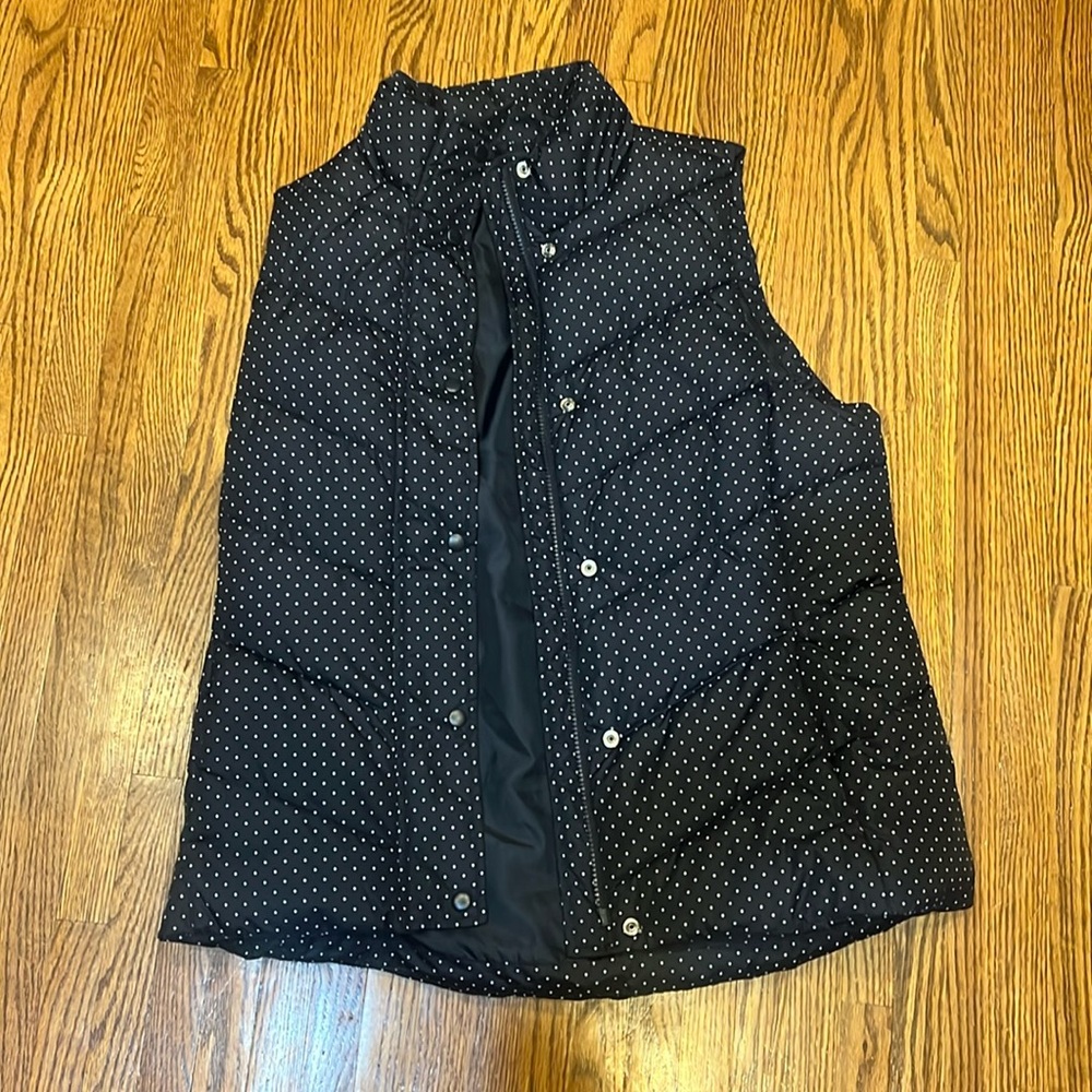 Navy and white polka dot Gap women’s puffer vest size medium